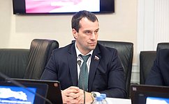 Э. Исаков обсудил вопросы развития научно-исследовательской деятельности в ХМАО