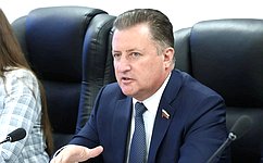 Е. Богомазов обсудил с главой Росдетцентра реализацию проектов по обучению и развитию детей