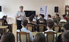 О. Бас провела в ЛНР просветительскую лекцию, посвященную работе парламента Российской Федерации