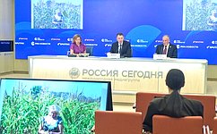 В пресс-центре МИА «Россия сегодня» председатель Комитета СФ по аграрно-продовольственной политике и природопользованию Александр Двойных и его первый заместитель Сергей Митин провели пресс-конференцию на тему «Российское село: настоящее и будущее»