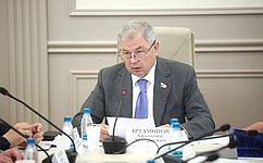 А. Артамонов предложил искать взвешенные решения для урегулирования проблем теневого рынка труда