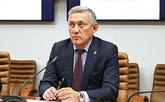 Ю. Валяев обсудил в регионе вопросы социальной поддержки граждан