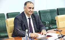 М. Ахмадов принял участие в парламентских слушаниях, посвященных созданию национальной системы туристических троп и безопасности туризма