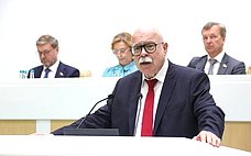 Перед сенаторами выступил президент Российского совета по международным делам Д. Тренин