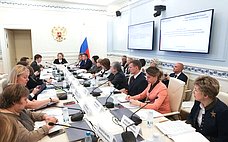 Сенаторы и эксперты обсудили роль книг патриотической направленности в воспитании школьников