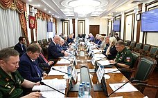 Сенаторы и эксперты обсудили участие России в деятельности по поддержанию и восстановлению международного мира и безопасности