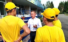 В. Кравченко посетил военно-исторический лагерь в Томске и пообщался с детьми участников СВО