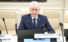 В. Калашников: Снижение порога выручки для компаний МСП позволит включить их в проект по повышению производительности труда