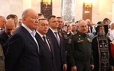 В. Голубев принял участие в церемонии возложения цветов к скульптурной композиции покровителю российского воинства – святому Георгию Победоносцу