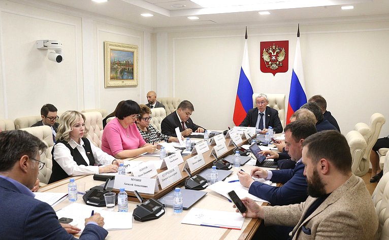 Расширенное заседание мониторинговой группы Временной комиссии Совета Федерации по защите государственного суверенитета и предотвращению вмешательства во внутренние дела РФ