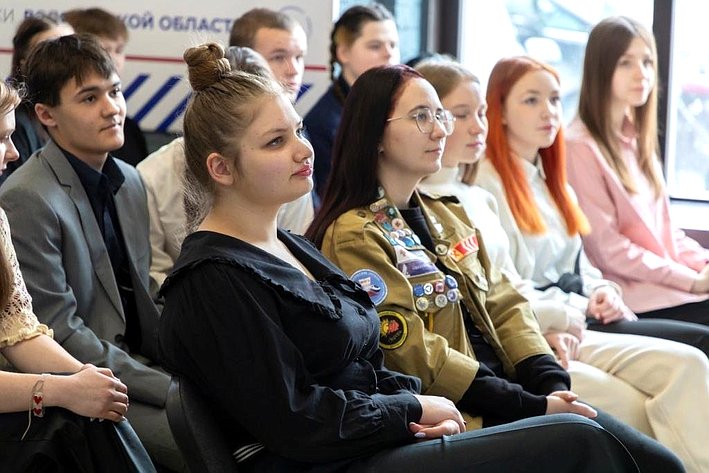 Олег Кувшинников провел открытый диалог с представителями молодежи в Вологодской области