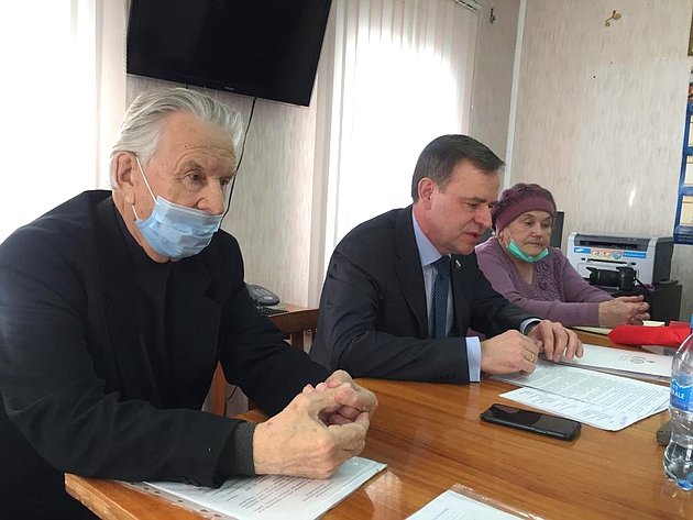 Виктор Новожилов в ходе рабочей поездки в регион встретился с активом совета ветеранов Вельского района