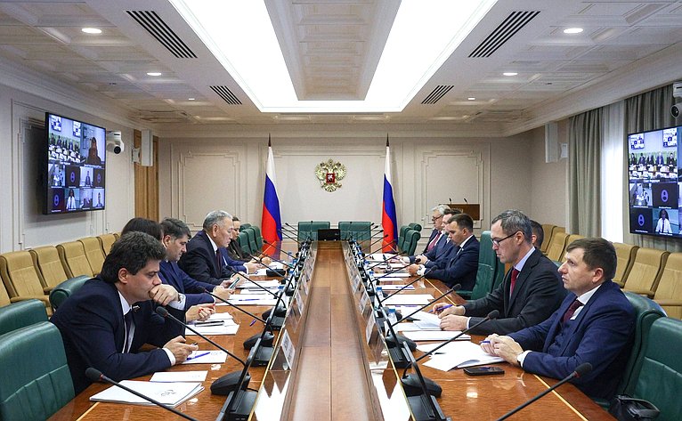 Круглый стол на тему «Проблемы эксплуатации жилищного фонда и объектов социальной инфраструктуры на вечномерзлых грунтах»