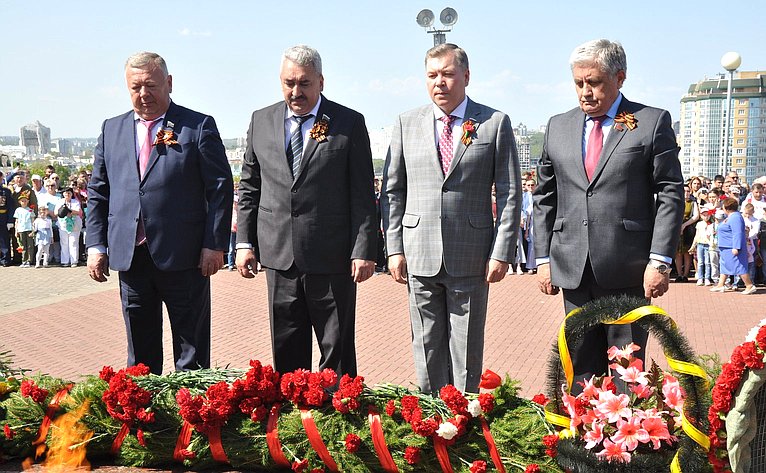 Важно помнить беспримерное мужество, небывалый героизм и силу духа ...