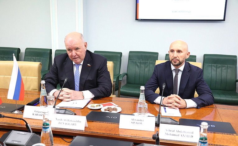 Встреча председателя Комитета Совета Федерации по международным делам Григория Карасина с Чрезвычайным и Полномочным Послом Арабской Республики Египет в РФ Назихом Эльнаггари
