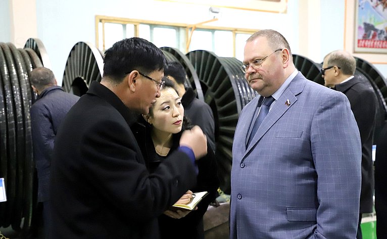 Посещение Пхеньянского завода по производству электрокабеля