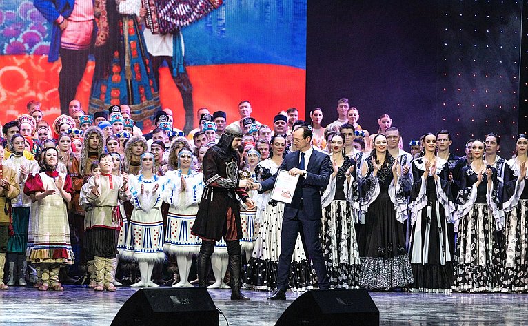 Чествование участников V Всероссийского фестиваля народного танца «Танцуй и пой, моя Россия!»