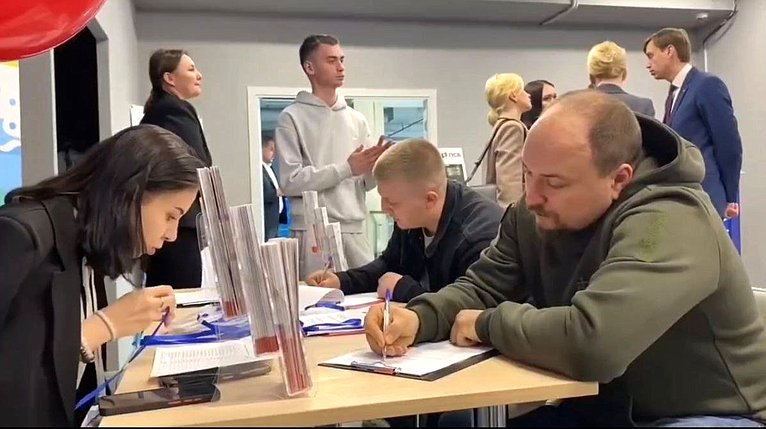 Александр Ролик принял участие в мероприятии, посвященном старту реализации федеральной программы во Владивостоке