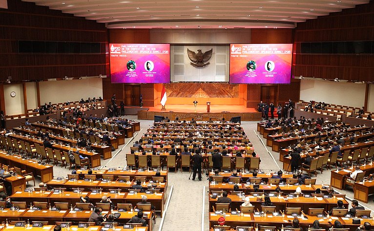 Делегация российского парламента находится с визитом в Республике Индонезия