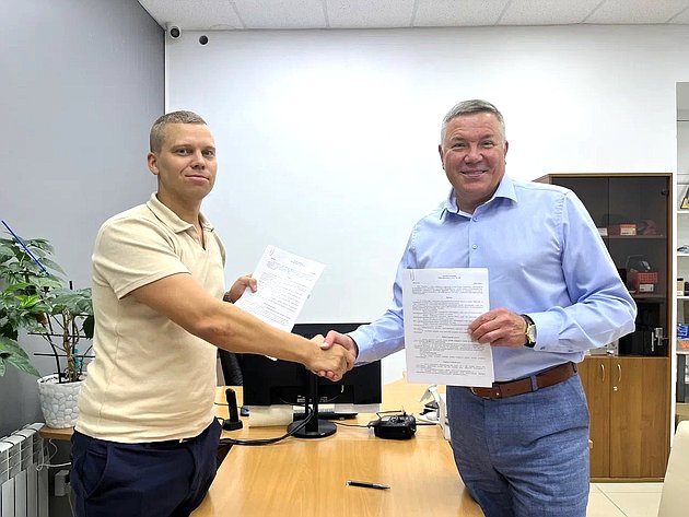Олег Кувшинников принял решение получить профессию оператора БПЛА, подписал договор о допобразовании с сертифицированным учебным центром Вологды