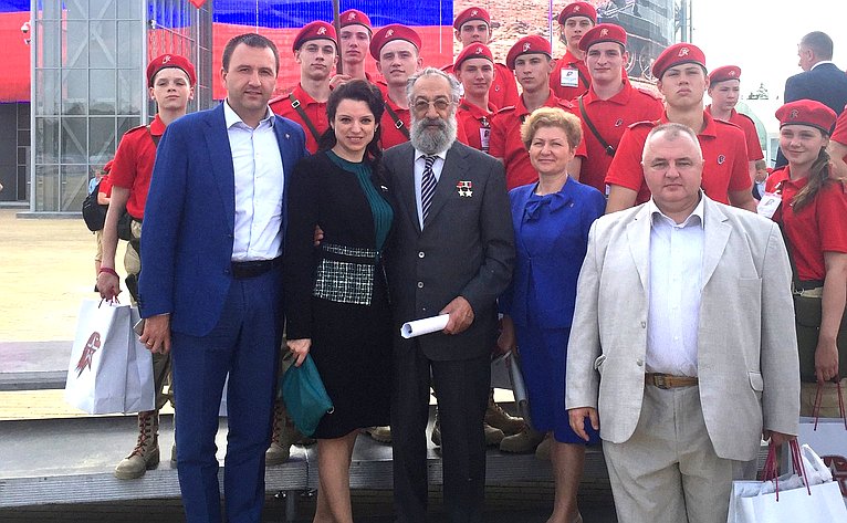 Юлия Вепринцева возглавила делегацию региона на первом слете молодежного военно-патриотического движения «Юнармия»