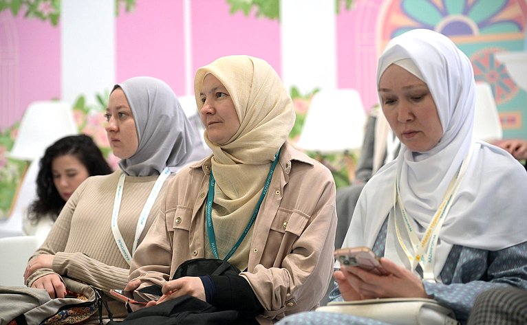 Галина Карелова приняла участие в двух сессиях Совета Евразийского женского форума в рамках XIV Международного экономического форума «Россия — Исламский мир: KazanForum»