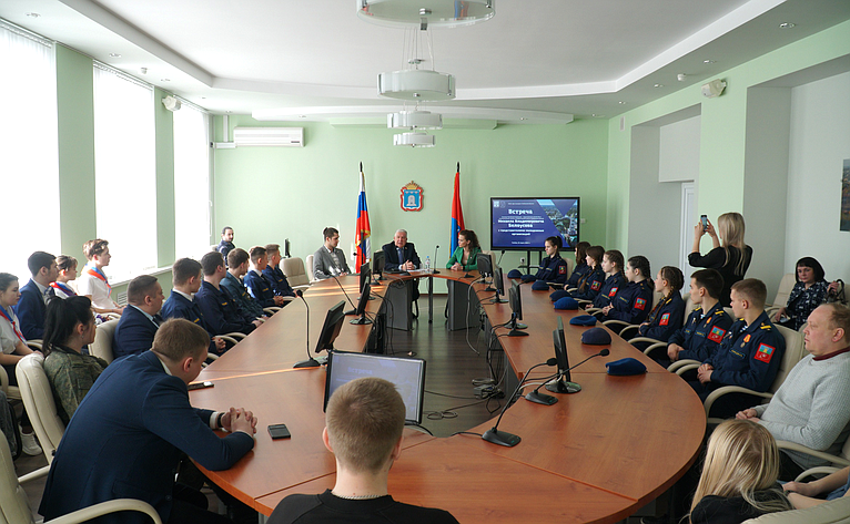 Михаил Белоусов провел встречу с представителями молодежных организаций Тамбовской области