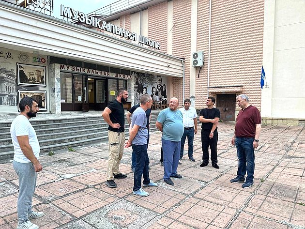 Анатолий Артамонов в рамках рабочей поездки посетил Кисловодск и ознакомился с ходом строительства и реконструкции социальных объектов города-курорта