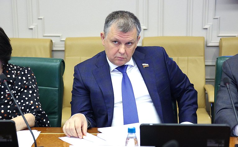 Александр Наролин
