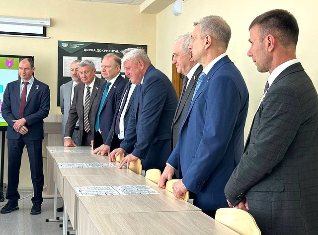 В рамках выездного заседания Комитета СФ по обороне и безопасности сенаторы посетили Центр военно-спортивной подготовки ВОИН