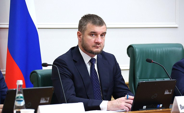 Совещание Комитета Совета Федерации по федеративному устройству, региональной политике, МСУ и делам Северана тему «Газификация и ее производные: газохимия и нефтехимия как драйвер роста экономики Дальневосточного федерального округа»