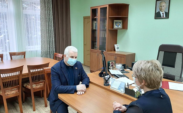 Сергей Мартынов в ходе работы в регионе провел встречу с министром образования и науки Республики Ларисой Ревуцкой