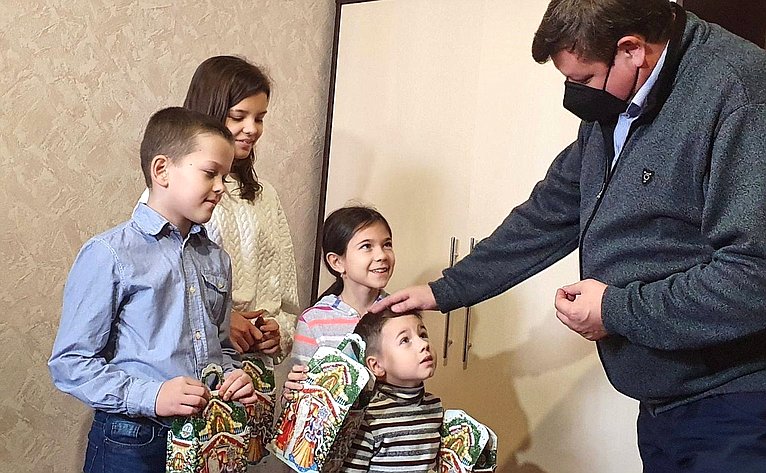 Сергей Колбин передал 150 сладких подарков для детей сотрудников спецподразделения ОМОН «Беркут» ГУ Росгвардии
