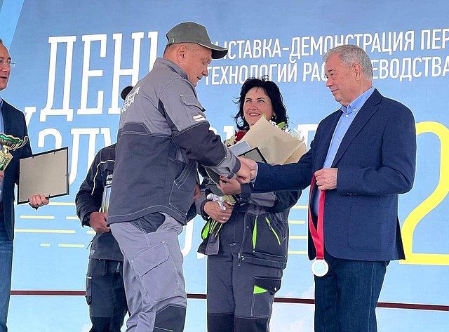 Анатолий Артамонов принял участие в мероприятиях Дня Калужского поля