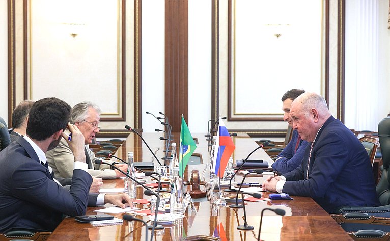 Председатель Комитета СФ по международным делам Григорий Карасин провел встречу с Послом Бразилии в России Родриго Соаресом