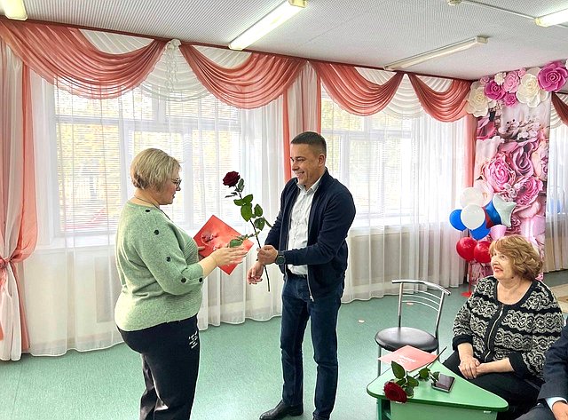 Айрат Гибатдинов поздравил сотрудников детского сада в Ульяновске с Днем воспитателя и всех дошкольных работников