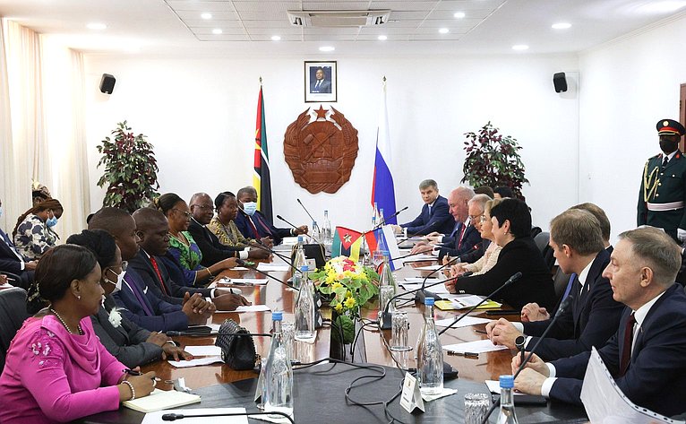 Встреча Председателя Совета Федерации Валентины Матвиенко с Председателем Ассамблеи Республики Мозамбик Эшперансой Биаш в расширенном составе