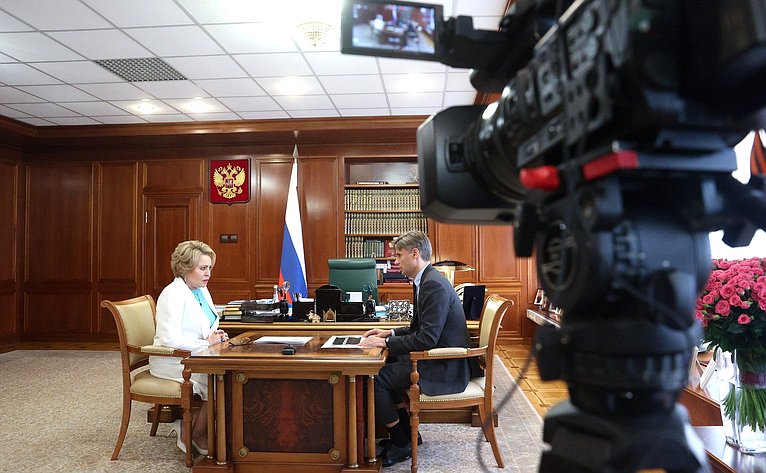 Встреча Председателя Совета Федерации Валентины Матвиенко с генеральным директором госкорпорации «Роскосмос» Дмитрием Бакановым