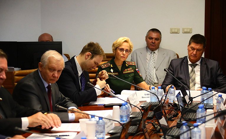 «Круглый стол» на тему «Роль законодательных (представительных) органов власти в обеспечении гуманитарных задач обороны РФ»