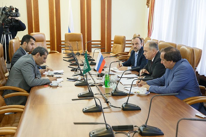 И. Умаханов провел встречу с Чрезвычайным и Полномочным Послом Королевства Саудовская Аравия в РФ