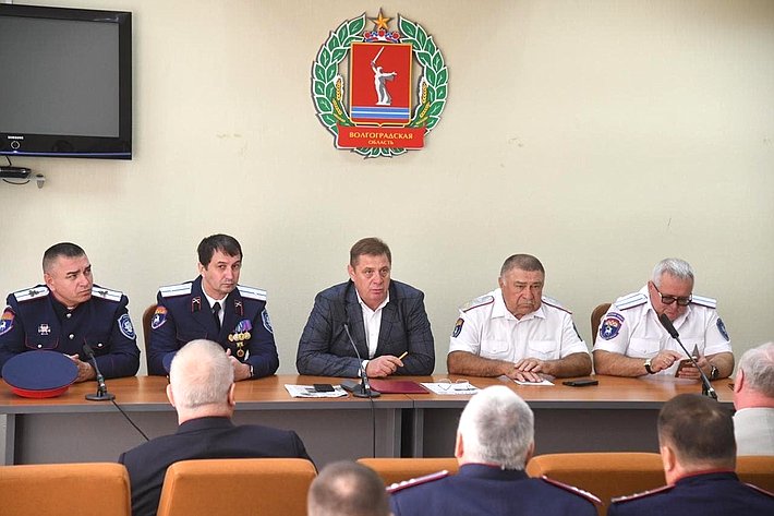 Николай Семисотов провел рабочие встречи атаманов казачьих округов в Волгоградской области