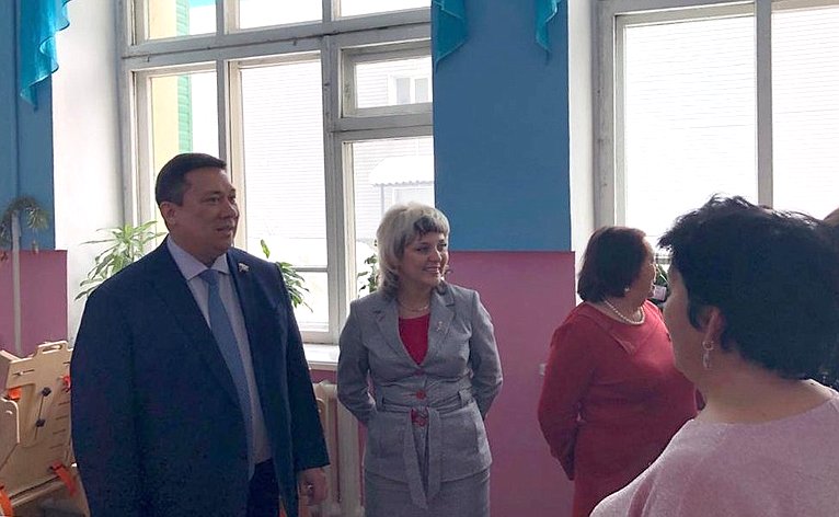 Владимир Полетаев посетил среднюю общеобразовательную школу № 10 города Горно-Алтайска