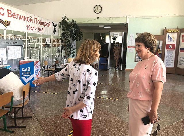 Екатерина Алтабаева в день голосования посетила избирательные участки в Севастополе