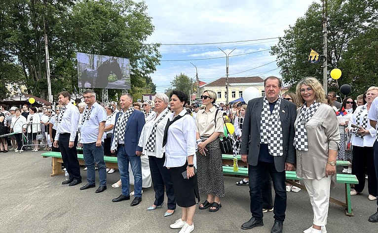 Сенаторы РФ приняли участие в открытии шахматного фестиваля в городе Данилове