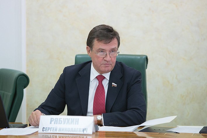 С. Рябухин Заседание Комитета Совета Федерации по бюджету и финансовым рынкам