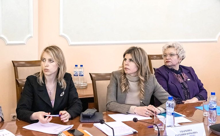 Оксана Хлякина совместно с главой г. Липецка Евгенией Уваркиной провели совещание в мэрии города по вопросам обеспечения амбулаторно — поликлинической помощи