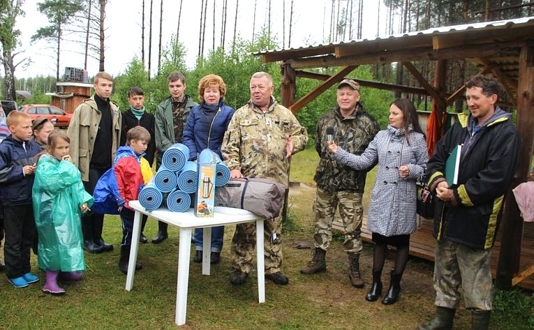 Вадим Николаев посетил полевой лагерь «Школа дикой природы», расположенный на территории биостанции Чувашского Заволжья