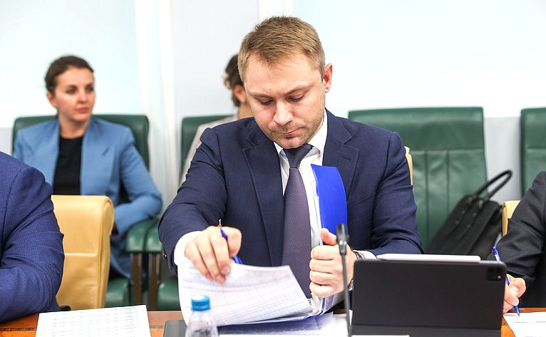 Круглый стол Комитета Совета Федерации по социальной политике совместно с Комитетом Совета Федерации по экономической политике «Создание в России федеральных круглогодичных курортов: реализация федерального проекта «Пять морей и озеро Байкал»»