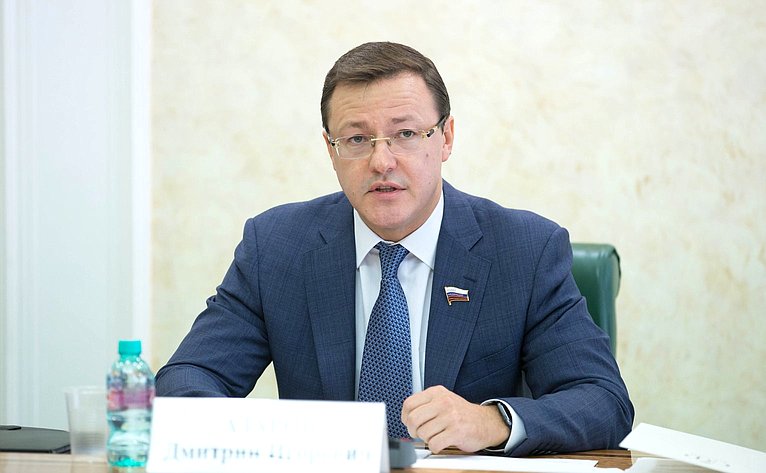 Дмитрий Азаров