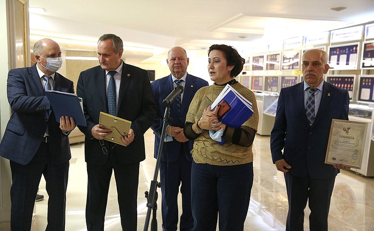 Открытие в Совете Федерации передвижной экспозиции Общероссийской общественной организации ветеранов Вооруженных Сил РФ